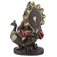 Ganesh beeldje met pijp en pauwhaan